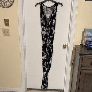 VENUS Monochrome Floral Attire